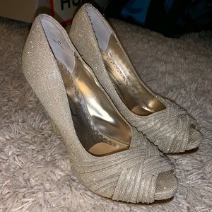 Lulu Townsend Gold heels size 8M